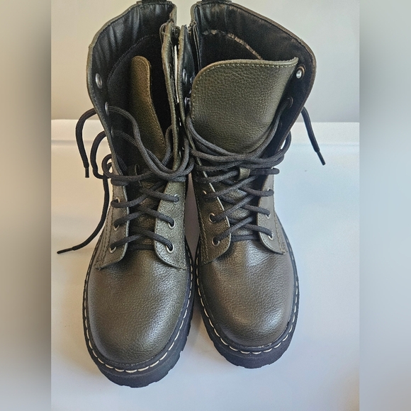 Sincerely Jules -Stylish Green Combat Boots Women's 7.5  NWOT - Picture 1 of 8